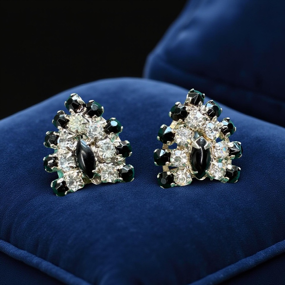 Vintage Art Deco Black Glass Rhinestone Clip On Earrings Silver Tone